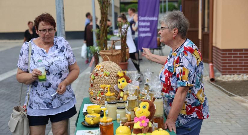 Átadták a város új piacát Szikszón (fotókkal, videóval)
