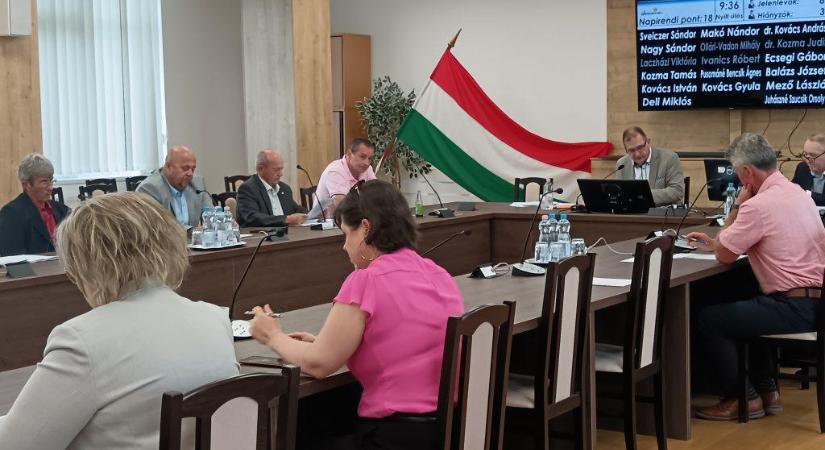 A hevesi képviselő-testület májusi munkaterv szerinti ülése (videóval)