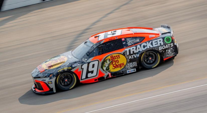 NASCAR: Briscoe a pole-ban, Allmendingeréket már az edzésen csaláson kapták Nashville-en