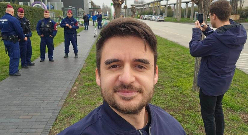 Tompos: Rendőrök vágtak a busz elé, hogy elvigyék a Momentum aktivistáját