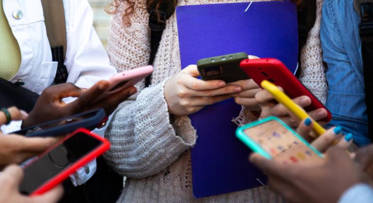 Az európai fiatalok egy része már szabadulna a mobiltól és az internettől