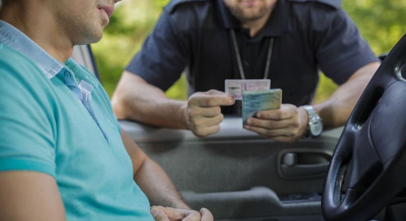 Ezt ne hagyd ki az autódból – komoly bírságot kockáztatsz, ha nincs nálad!