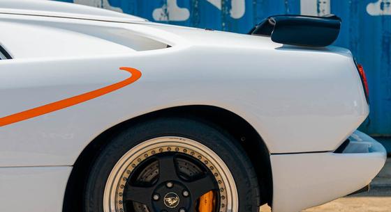 28 éves, de alig használt brutális Lambo vár új gazdára