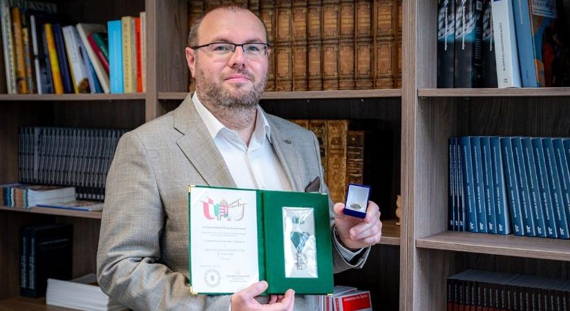 Két rangos elismeréssel tüntették ki dr. Kelemen Rolandot, a Széchenyi István Egyetem oktatóját