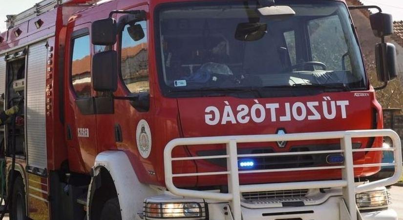 Hatalmas robbanások Nyékládházán vasárnap, több miskolci tűzoltó a helyszínen