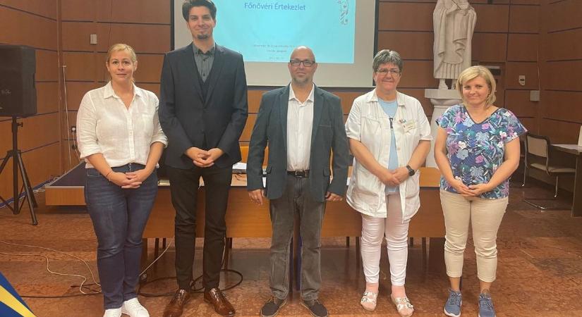 Ők már évtizedeket töltöttek ápolással - kórházi elismerések
