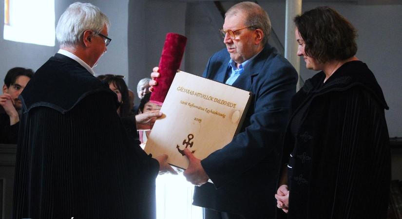 A sárói református gyülekezet is megkapta a Gályarab-emlékút emlékjeleit