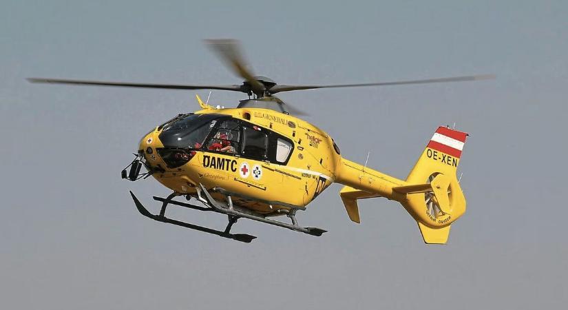 Autó gázolt el egy 13 éves gyereket Ausztriában - Mentőhelikopter is érkezett a helyszínre