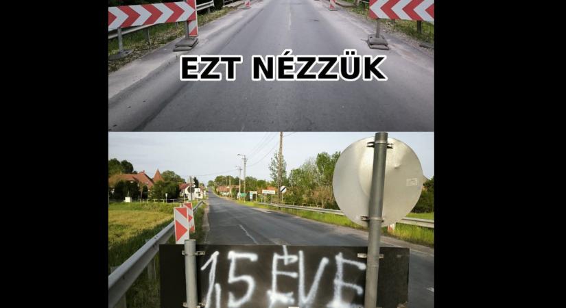 Lefújta egy tábla hátulját, bilincsben vitték el a Momentum aktivistáját
