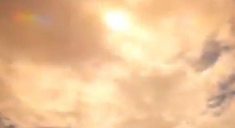 Videón, ahogy felrobban egy óriási meteor a Föld légkörében Kína felett