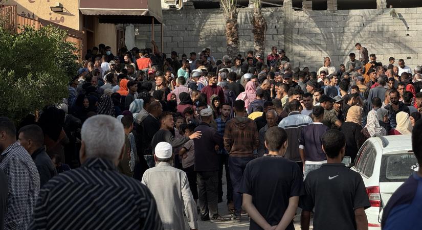 Többen meghaltak, amikor az izraeli katonák a segélyközpont felé haladó tömegbe lőttek
