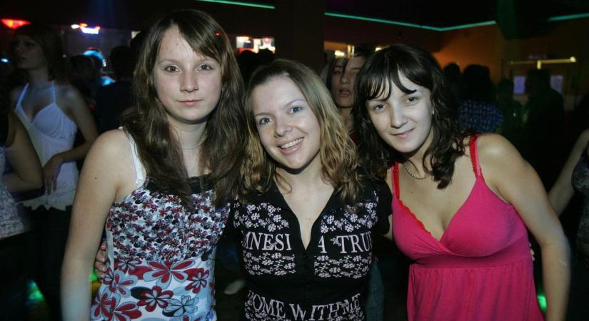 Amikor zalaiak lepték el Ibizát – bulifotók 2008-ból Zalaszentgrótról (galéria)