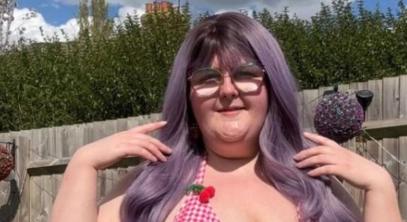 „Plus size influenszer vagyok – imádom mutogatni a zsírpárnáimat és a striáimat”