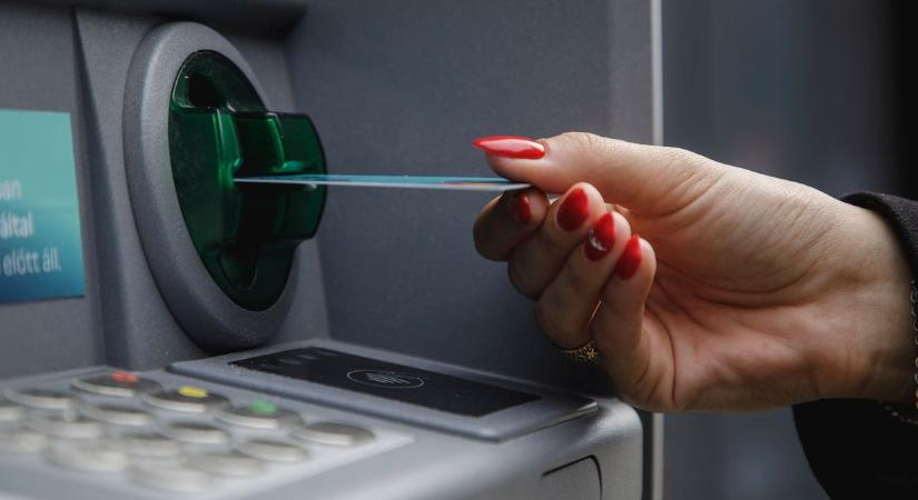 Ezért nem működik a tranzakció, leállt az egyik nagybank!