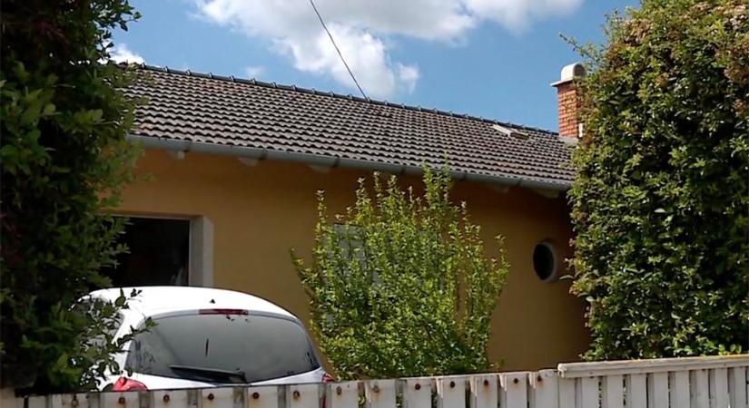 Tolatás közben ütötte el feleségét egy idős sofőr, majd kigyulladt az autó