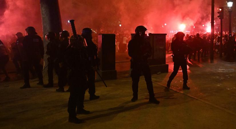 Gázolás, késelés – két halottja is van a PSG diadalát követő eseményeknek