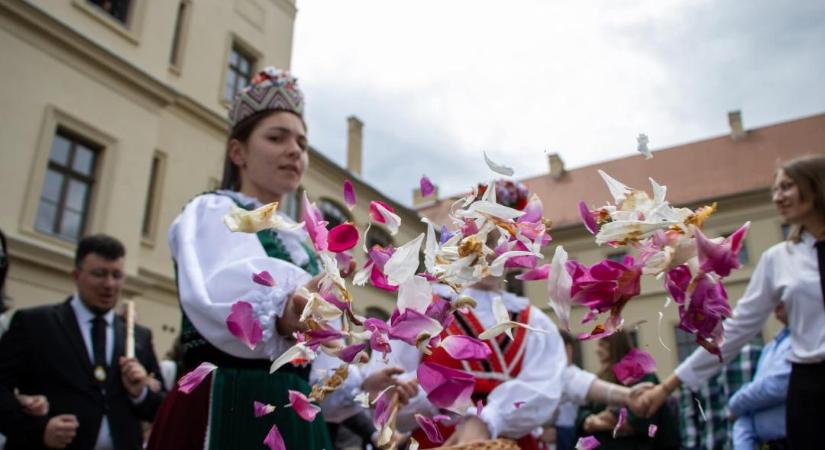 Elballagtak a nagyenyedi Bethlen Gábor Kollégium maturanduszai