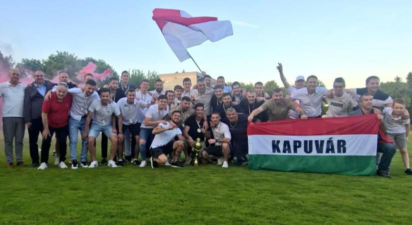Ilyet még nem láttunk: lóval vitték a kezdéshez a focilabdát Kapuváron  videó
