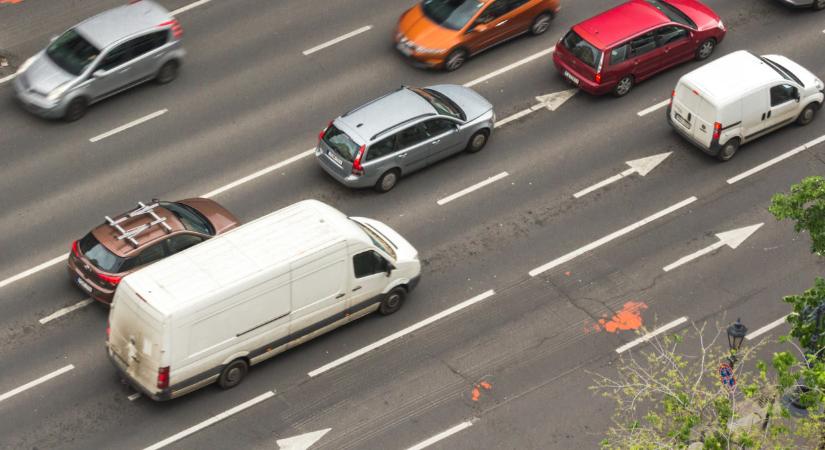 Most érkezett! Brutális baleset: teljes szélességében lezárták az M1-es autópályát