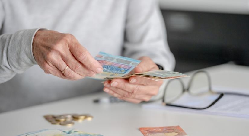 Nyugdíjasok ezrei több pénzt kapnak júniusban