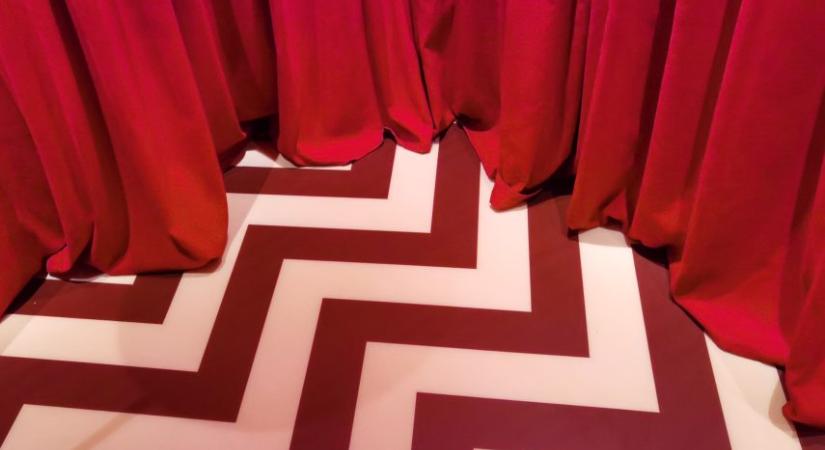 A Twin Peaks vörös függönyét és Lynch rendezői székét is megvásárolhatjuk
