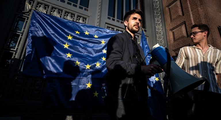A Momentum elnöke közösség elleni uszítás miatt feljelenti Zsámbék fideszes képviselőjét