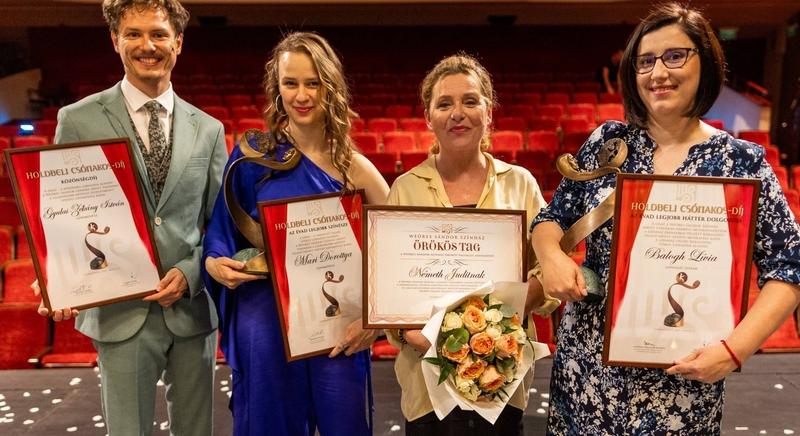 Németh Judit örökös tag lett - Holdbeli csónakos díjátadó gála a Weöres Sándor Színházban