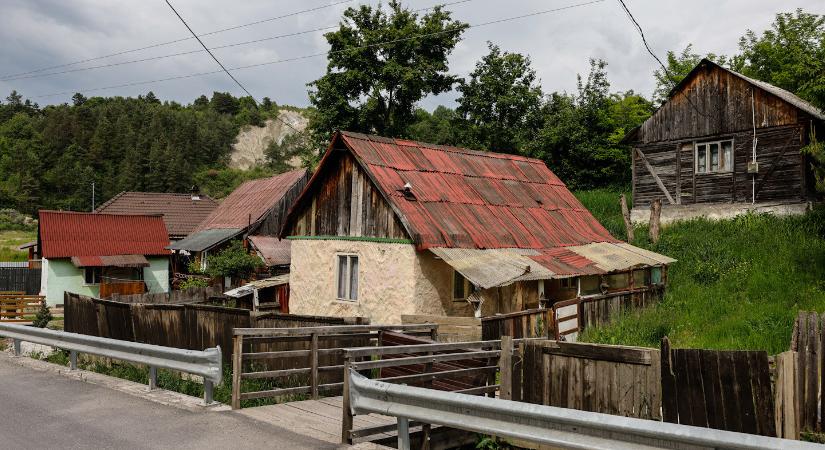 Elkezdték az emberek kitelepítését Parajdon