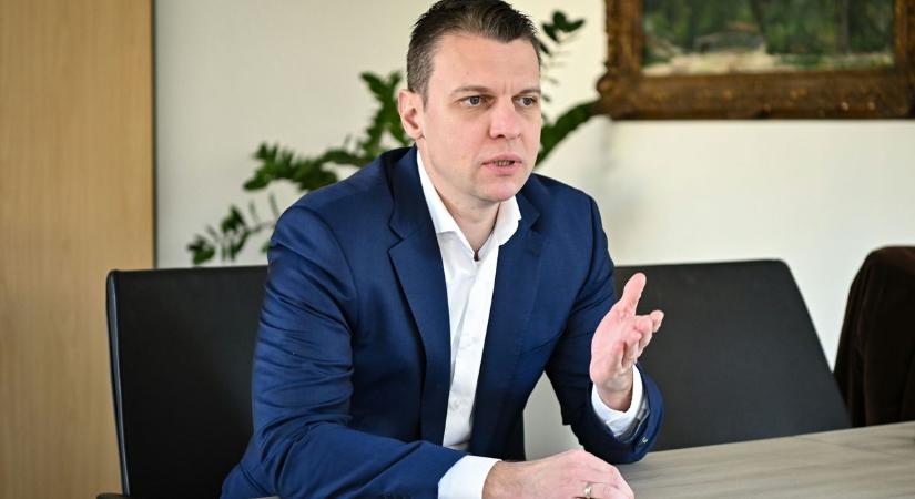 Menczer Tamás: Amerikában történt egy békepárti helyes váltás, Brüsszelben meg még nem