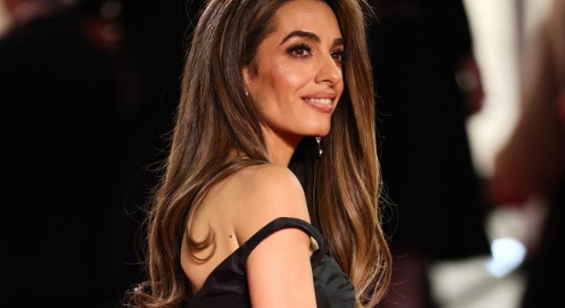 Amal Clooney már viseli: ezt a ruhát még idén nyáron szerezd be, hihetetlenül hangulatos