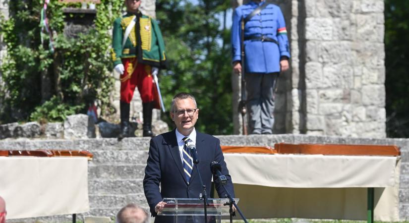 Megemlékezés a Nemzeti összetartozás napja alkalmából Zebegényben