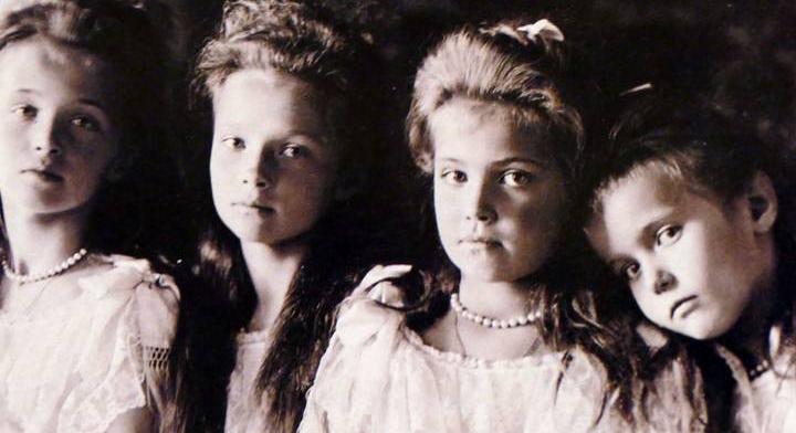 Így néztek ki az egyik utolsó fotón a bolsevikok vérengzése előtt a Romanov-nővérek