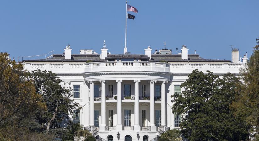 Nem áll meg Trump fűnyírója: újabb durva pénzvágást jelentettek be