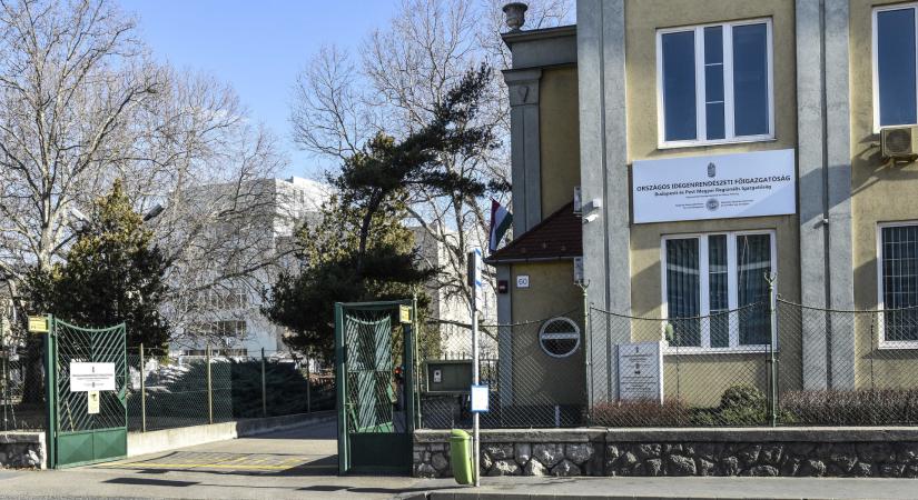 Ezrek vándorolnak be miniszteri különdöntéssel Magyarországra