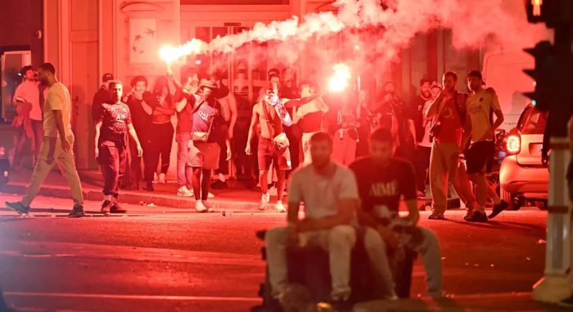 Gyújtogatás, rohamrendőrök, letartóztatások – zavargásokba fulladt a PSG Bajnokok Ligája-győzelme Párizsban