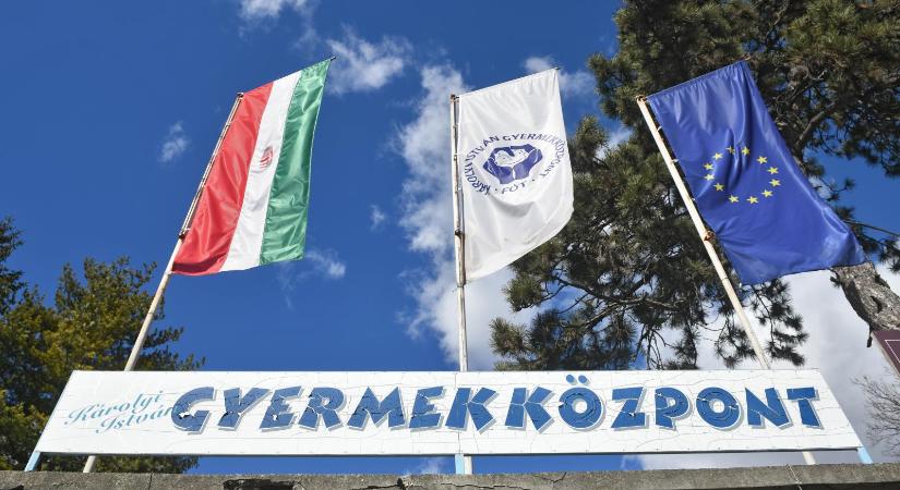 Gyárfás Endre: Mókuska a díszletben