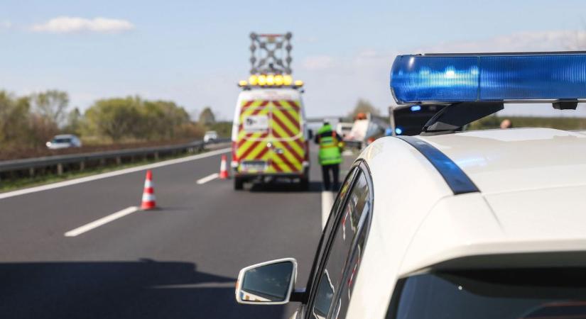 Súlyos baleset: összeütközött és kigyulladt két motor a forgalmas főúton