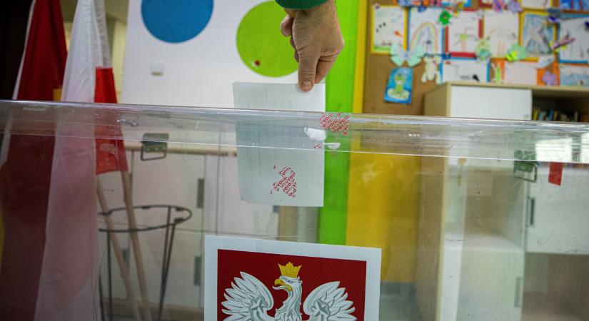 Viszonylag magas volt délelőtt a részvételi arány Lengyelországban