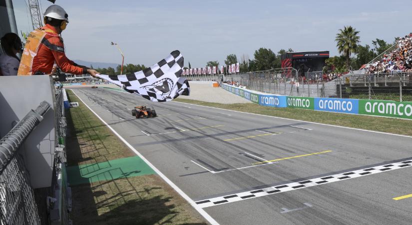 Kettős McLaren-győzelem, Verstappen-visszasorolás Barcelonában – végeredmény, állás