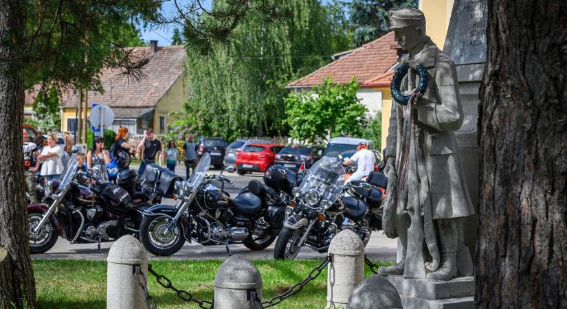 Motoros felvonulás és istentisztelet Ágfalván - fotók