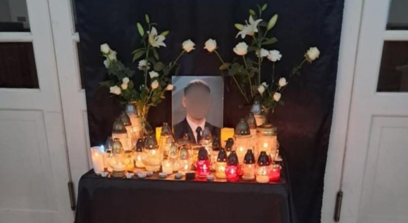 Így búcsúzik iskolája a focimeccsen tragikusan elhunyt fiatal fiútól