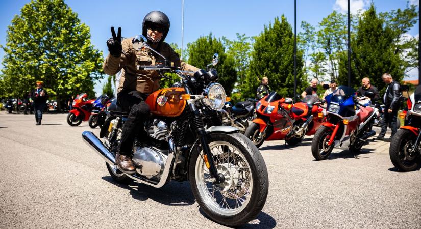 A nyolcvanas évek legmenőbb motorjai sorakoztak fel a Balatonnál