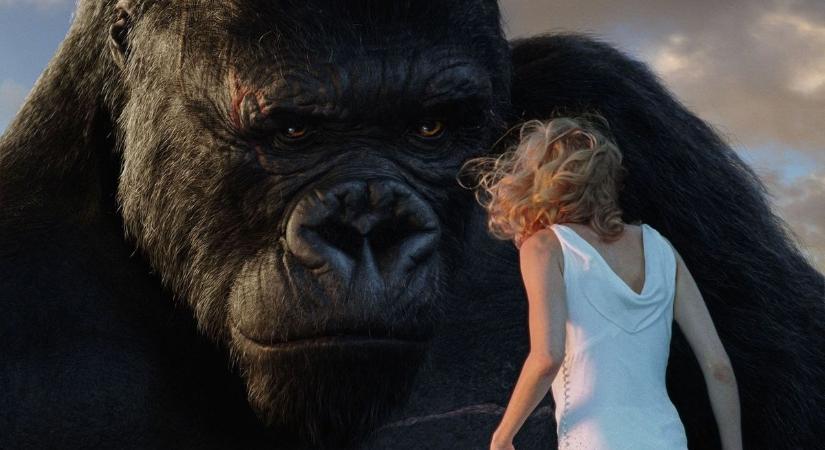 Hány ember győz le egy gorillát? Cápán és kokós macin is kipróbáltuk a mozikban!