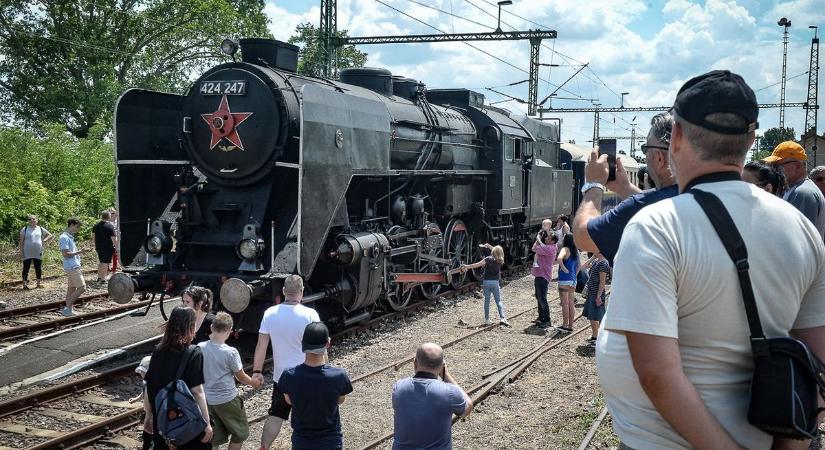 Bivaly jött, látott és győzött - nem csak a füsttől lettek párásak a szemek