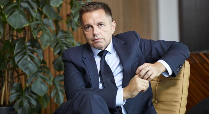 Óriásipolitikai ribillió készül, Fico bekeményített és kiadta az útját a szlovák jegybankelnöknek