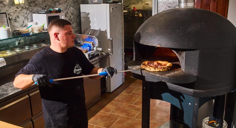 Rajongóból lett pizzaiolo nyitotta meg Kőszeg első nápolyi pizzázóját