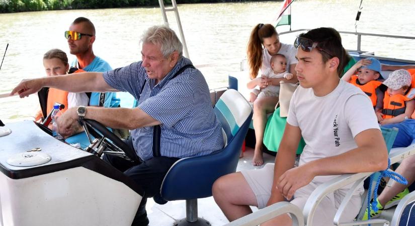 Sokan vártak a sétahajókázásra a magyaróvári szabadstrandon - fotók