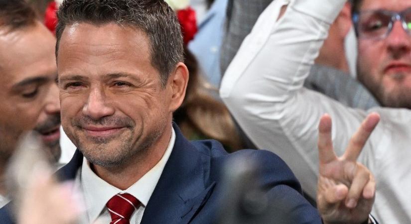 Hajszálon múlhat a lengyel elnökválasztás eredménye az exit pollok szerint