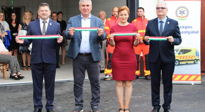 Egy éve adták át a nádudvari mentőállomást, de azóta sem üzemel – kérdőre vonták a polgármestert