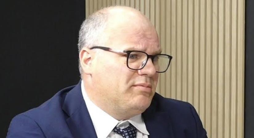 Az ismert ügyvéd szerint amit a Fidesz művel, az egyszerű lopás